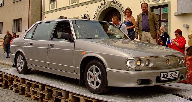 Tatra 700 rokem v roby 1997 to ur it veter n nen ale vzhledem k po tu 